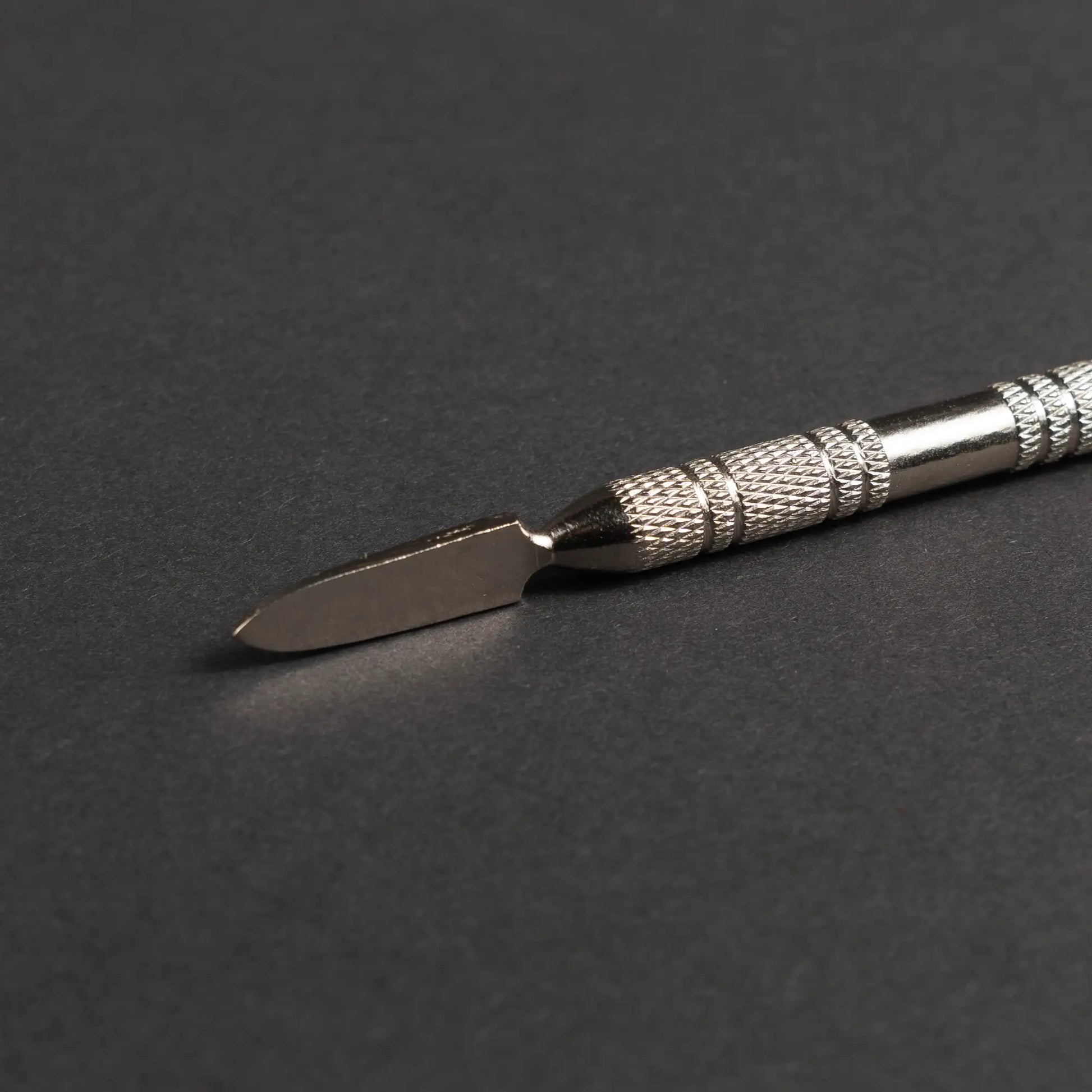 Edge paint pen applicator